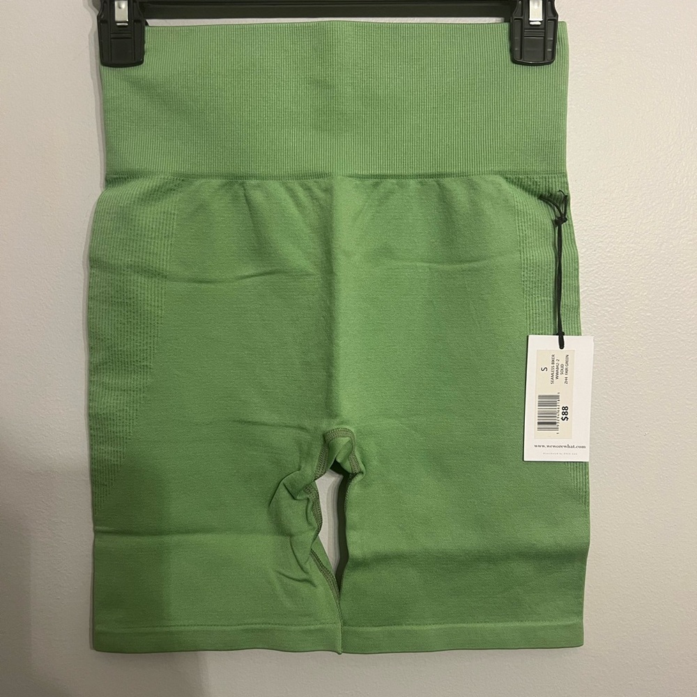 NWT WeWoreWhat S Fair Green Seamless Biker Short Women‎